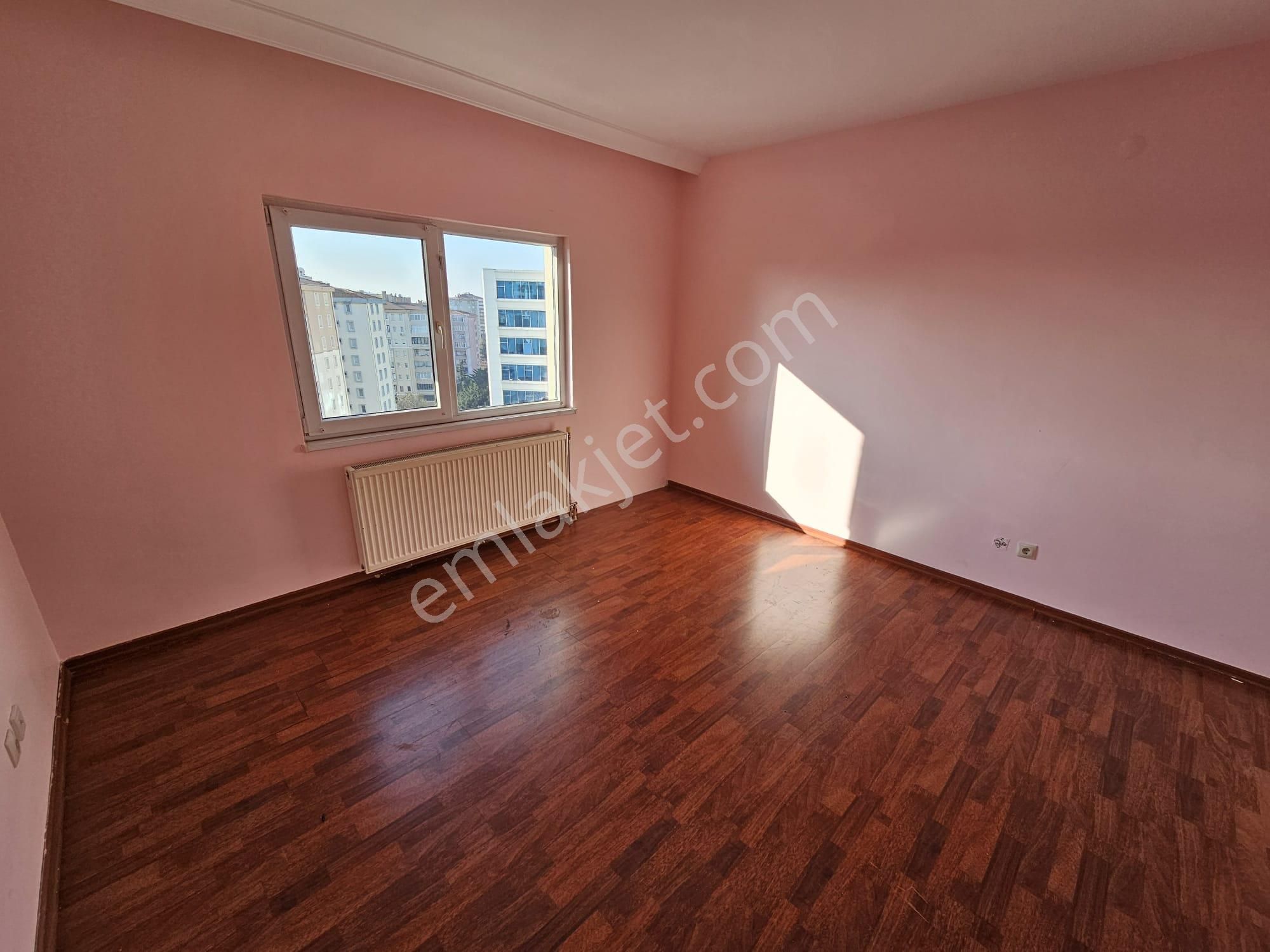 Ataşehir İçerenköy Kiptaş Evleri'nde 3+1 Balkonlu 145m2 Kiralık Boş Daire - Görsel 15