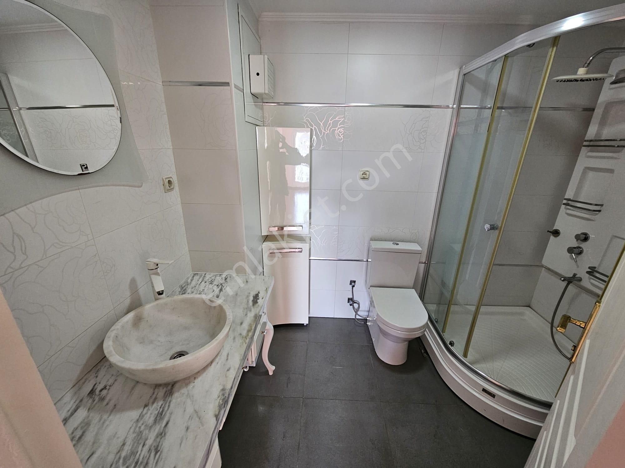 Ataşehir İçerenköy Kiptaş Evleri'nde 3+1 Balkonlu 145m2 Kiralık Boş Daire - Görsel 8