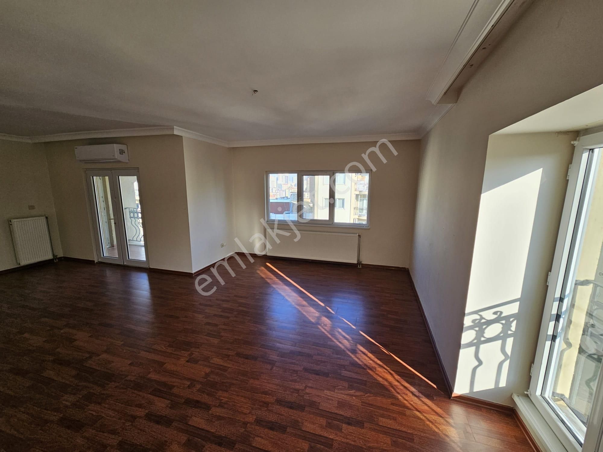 Ataşehir İçerenköy Kiptaş Evleri'nde 3+1 Balkonlu 145m2 Kiralık Boş Daire - Görsel 30