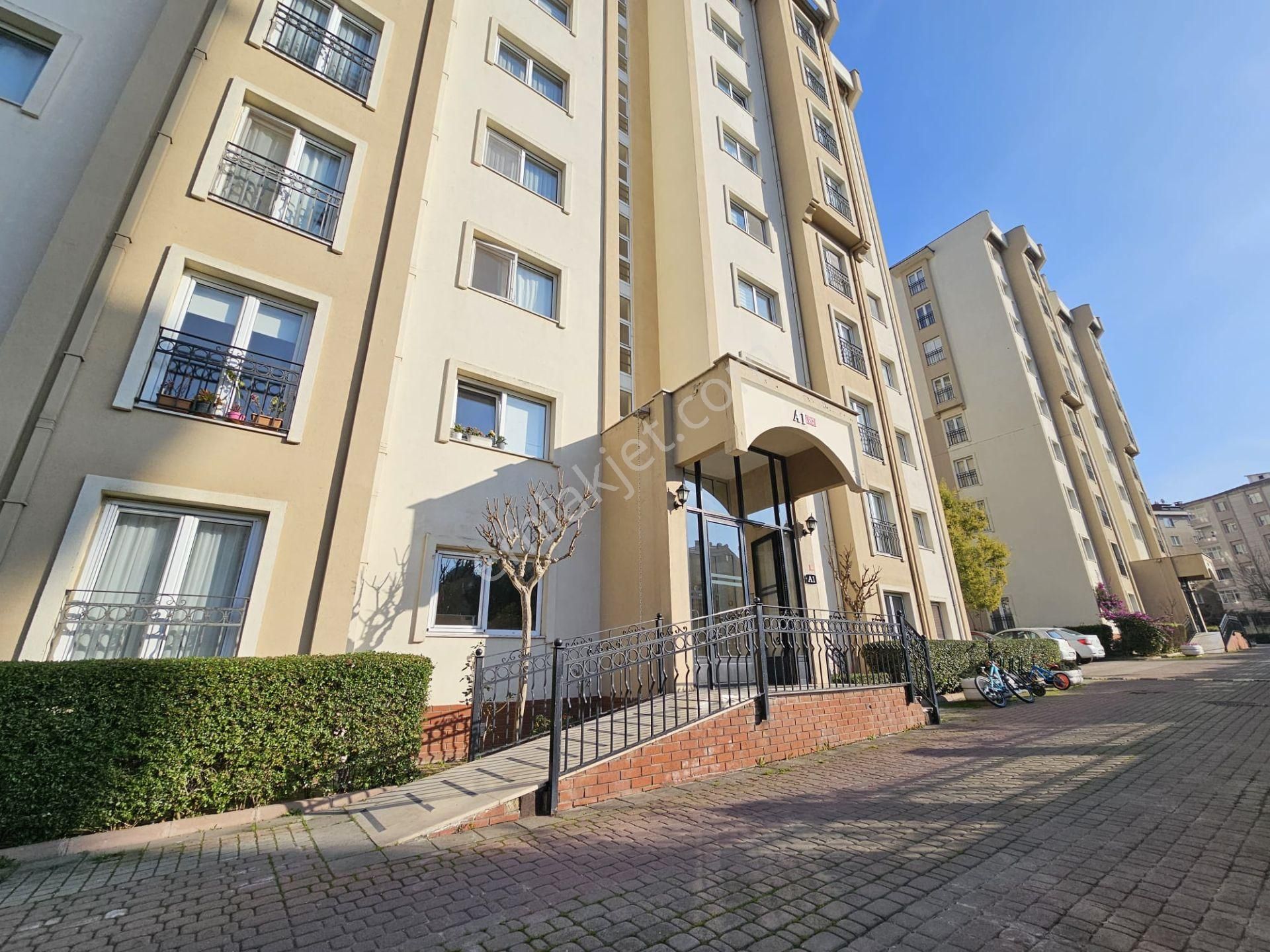 Ataşehir İçerenköy Kiptaş Evleri'nde 3+1 Balkonlu 145m2 Kiralık Boş Daire - Görsel 5