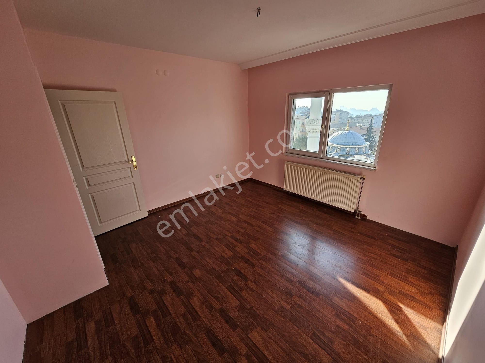 Ataşehir İçerenköy Kiptaş Evleri'nde 3+1 Balkonlu 145m2 Kiralık Boş Daire - Görsel 6