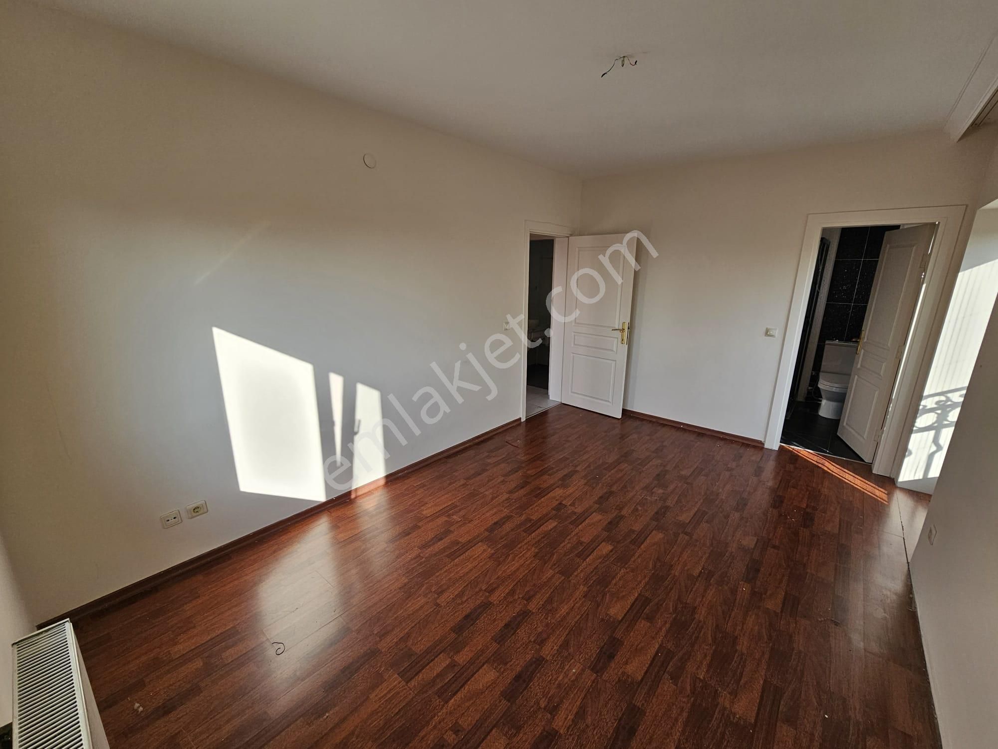 Ataşehir İçerenköy Kiptaş Evleri'nde 3+1 Balkonlu 145m2 Kiralık Boş Daire - Görsel 11