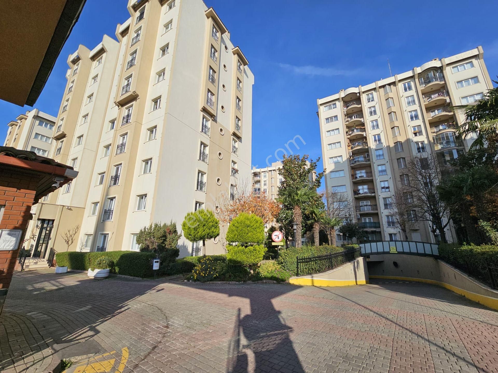 Ataşehir İçerenköy Kiptaş Evleri'nde 3+1 Balkonlu 145m2 Kiralık Boş Daire - Görsel 4