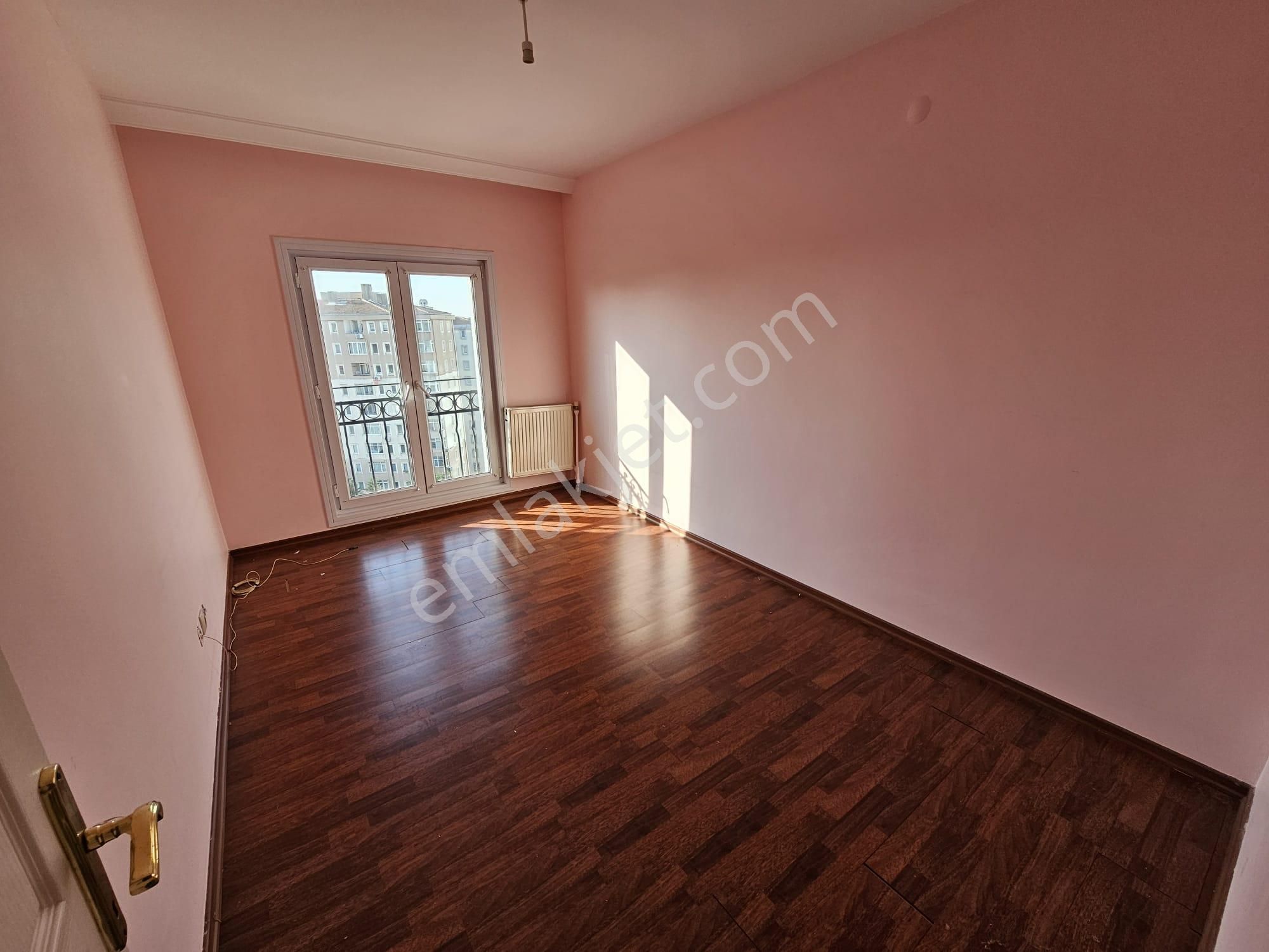 Ataşehir İçerenköy Kiptaş Evleri'nde 3+1 Balkonlu 145m2 Kiralık Boş Daire - Görsel 17