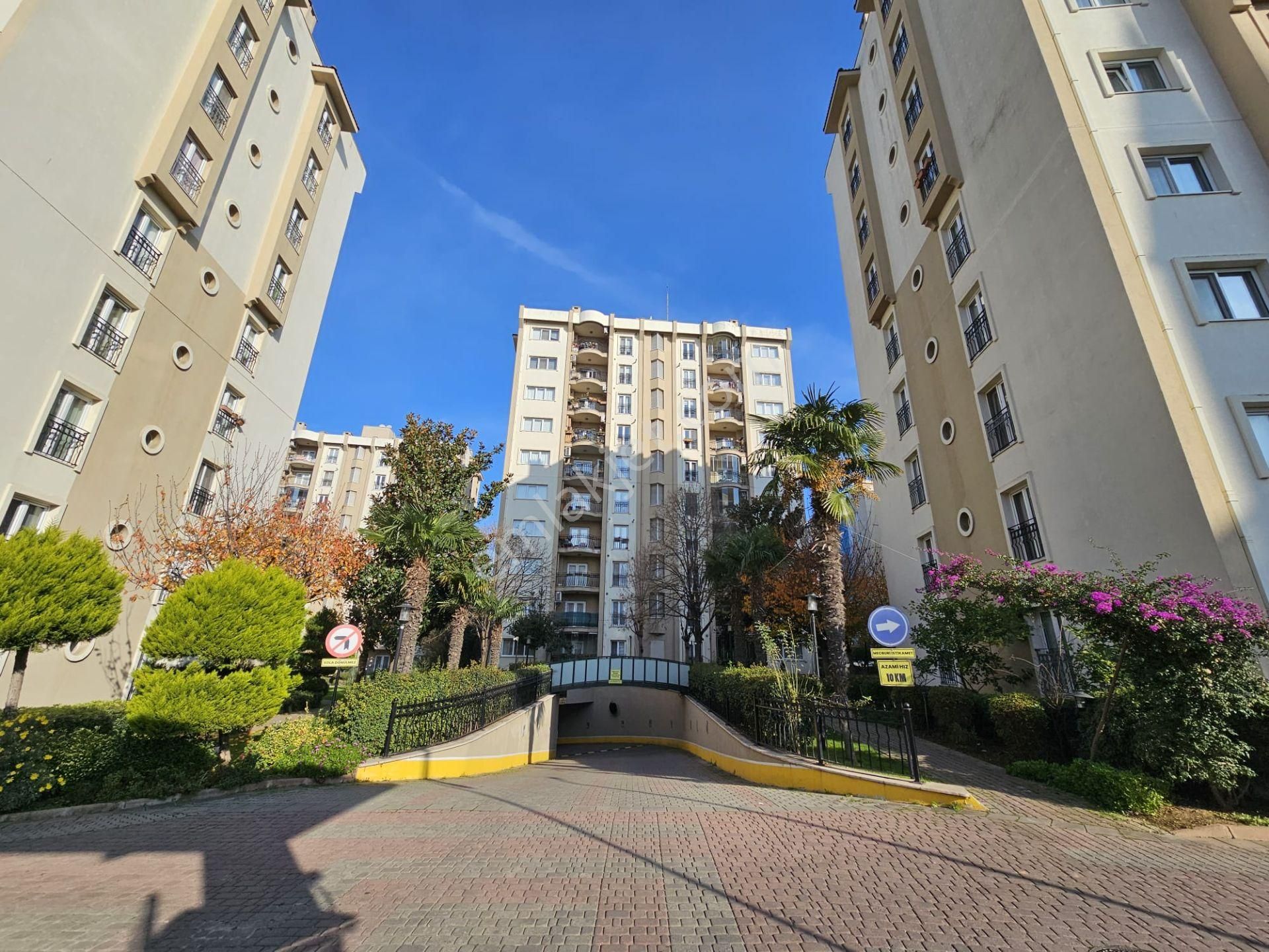 Ataşehir İçerenköy Kiptaş Evleri'nde 3+1 Balkonlu 145m2 Kiralık Boş Daire