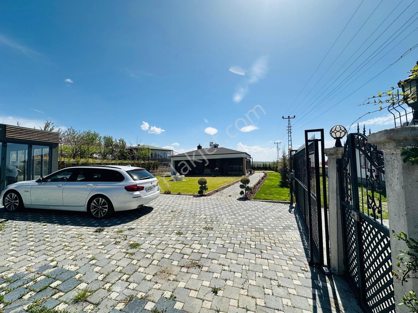 Höbekte Eşsiz Güzellikte Butik Villa - Görsel 27