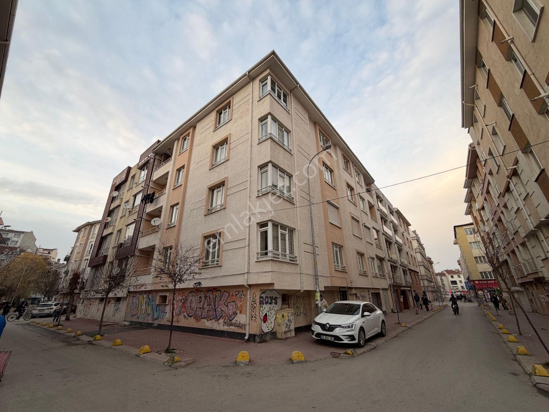 Akademi'den Bağlar'ın En İşlek Yerinde Devren Boş Dükkan