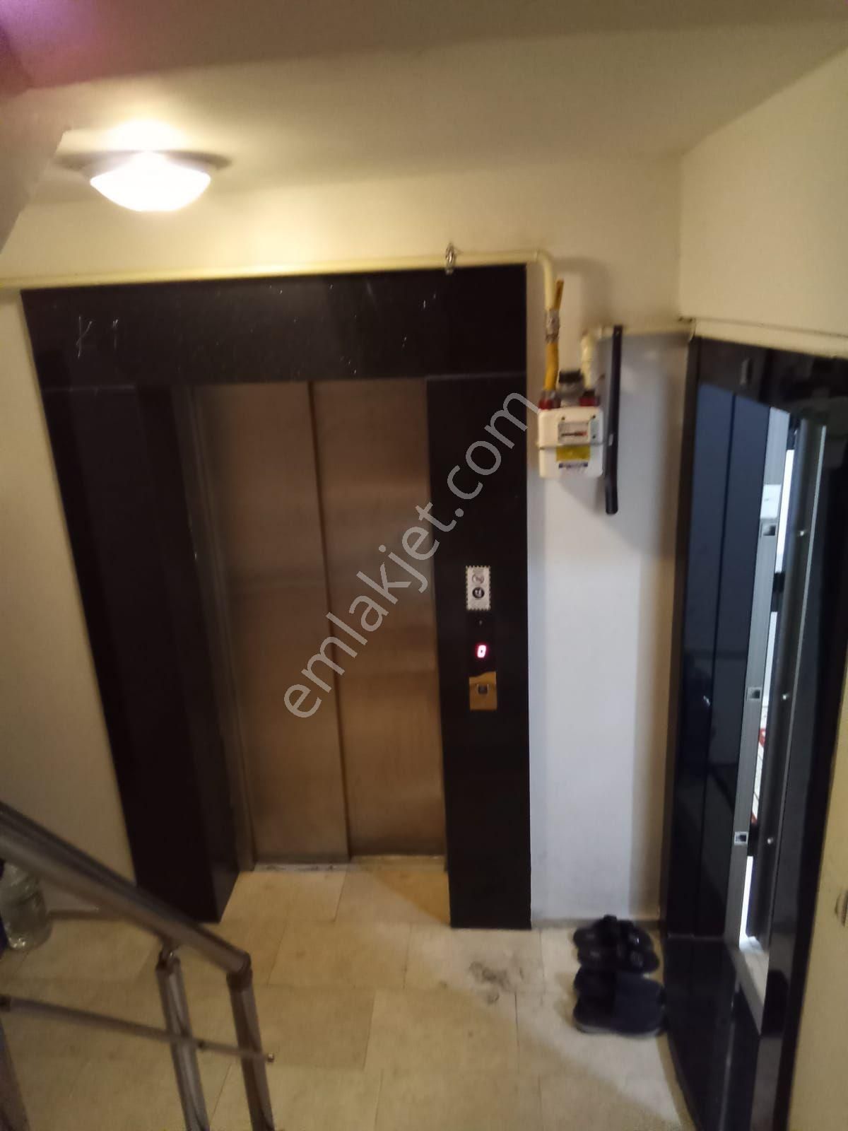 Satılık 2+1 Üçyolda Metro Yakını Bahçeli Daire - Görsel 12