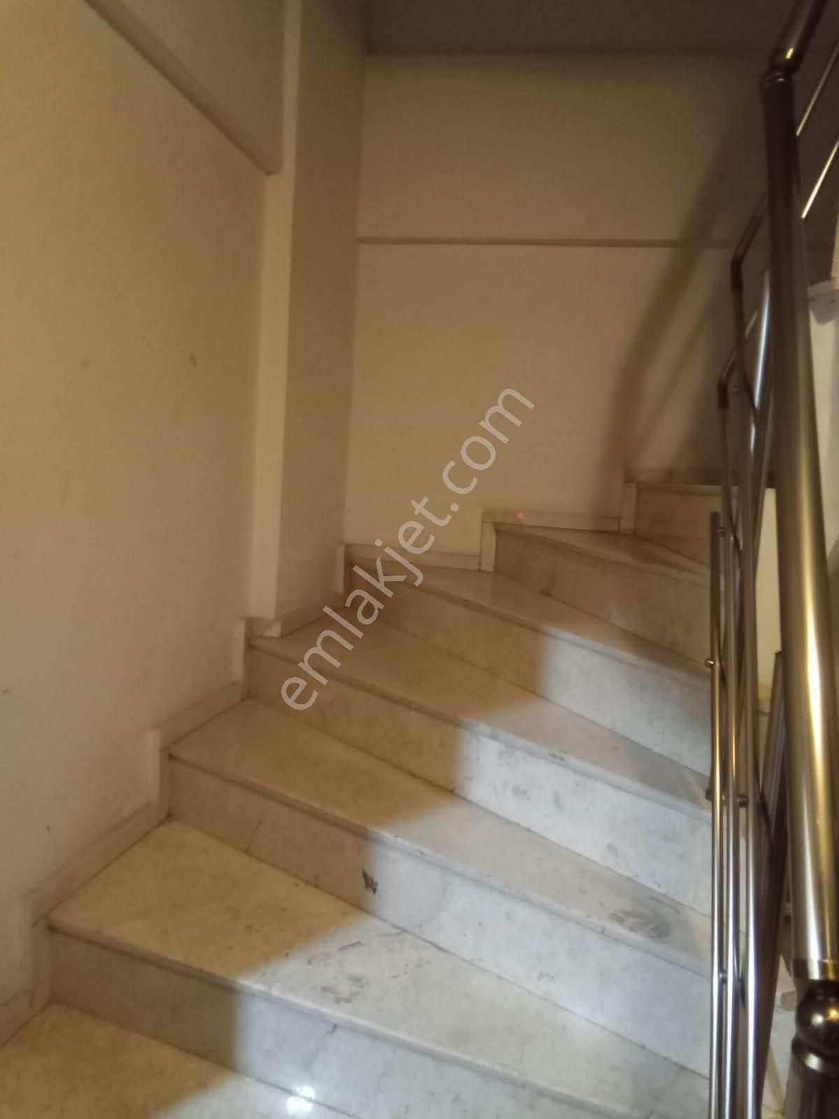 Satılık 2+1 Üçyolda Metro Yakını Bahçeli Daire - Görsel 15