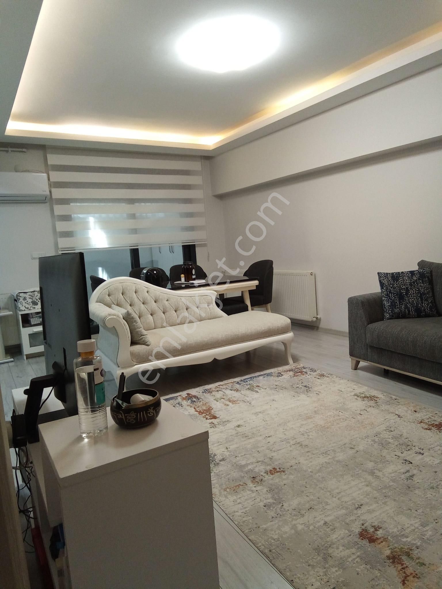 Satılık 2+1 Üçyolda Metro Yakını Bahçeli Daire