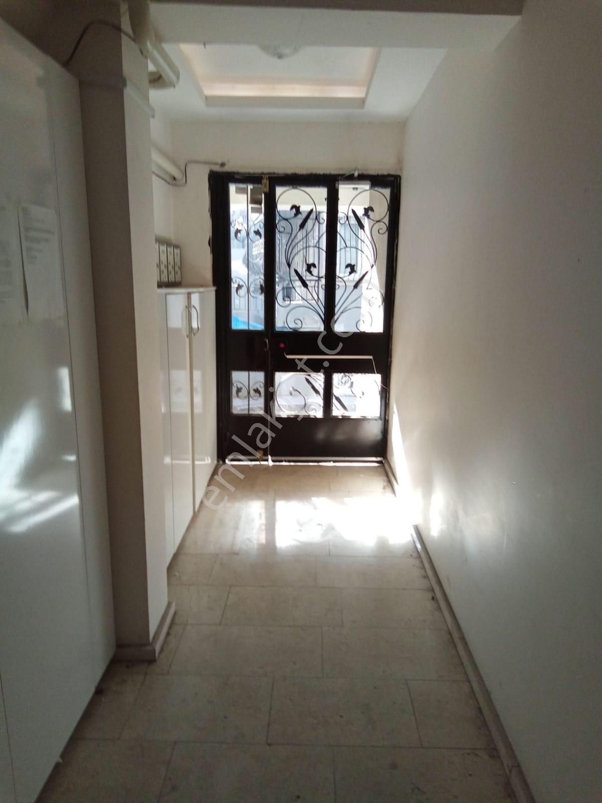 Satılık 2+1 Üçyolda Metro Yakını Bahçeli Daire - Görsel 5