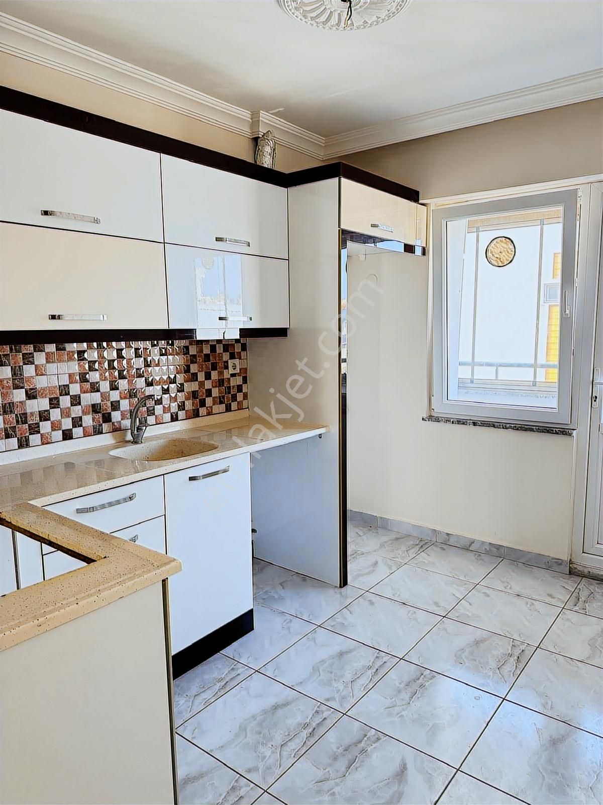 Site İçerisinde Temiz Kullanışlı Satılık 3+1 Daire