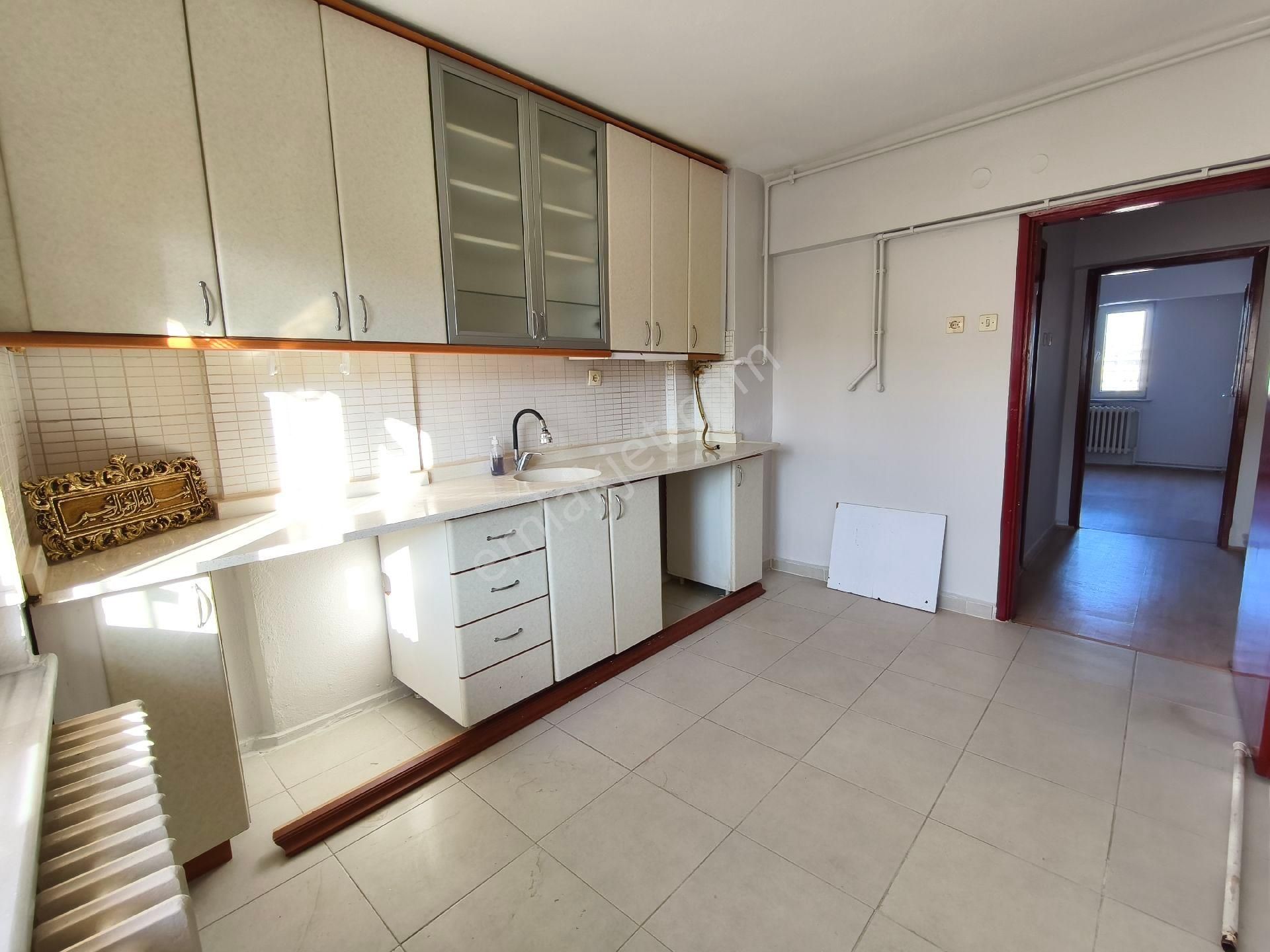 Pera'dan Kurtuluş Mh. Vatan Caddesinde Bakımlı,kiralık 3+1 Daire - Görsel 12