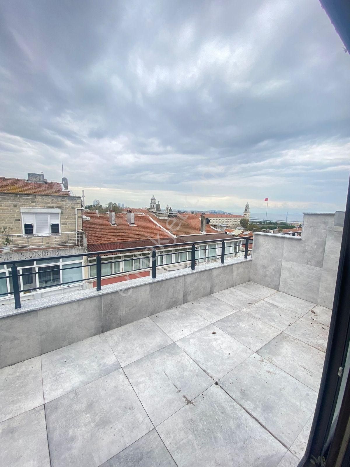 Üsküdar Selimiye'de Otoparklı, Kapanmaz Manzaralı Dubleks - Görsel 3