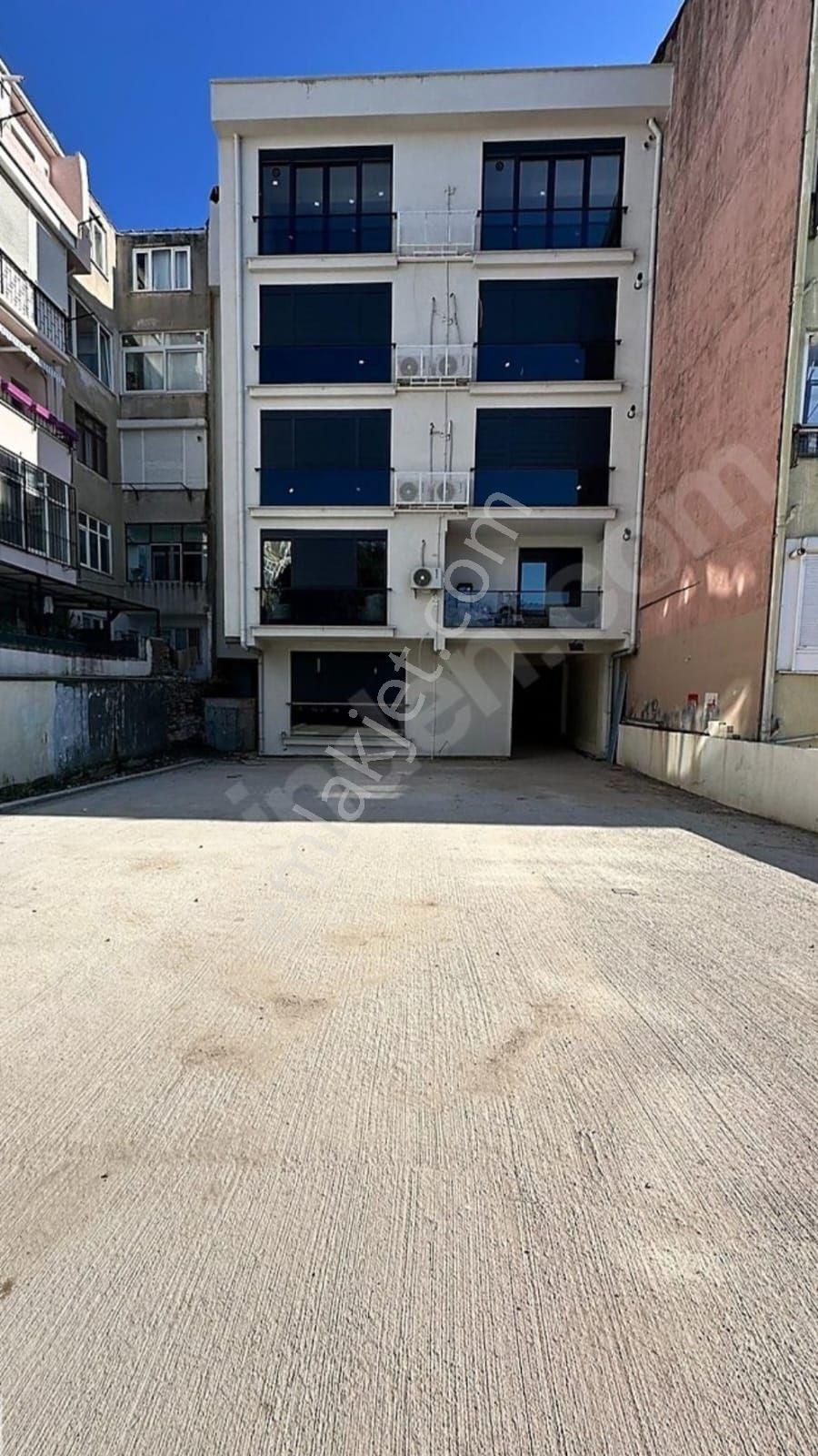 Üsküdar Selimiye'de Otoparklı, Kapanmaz Manzaralı Dubleks - Görsel 13