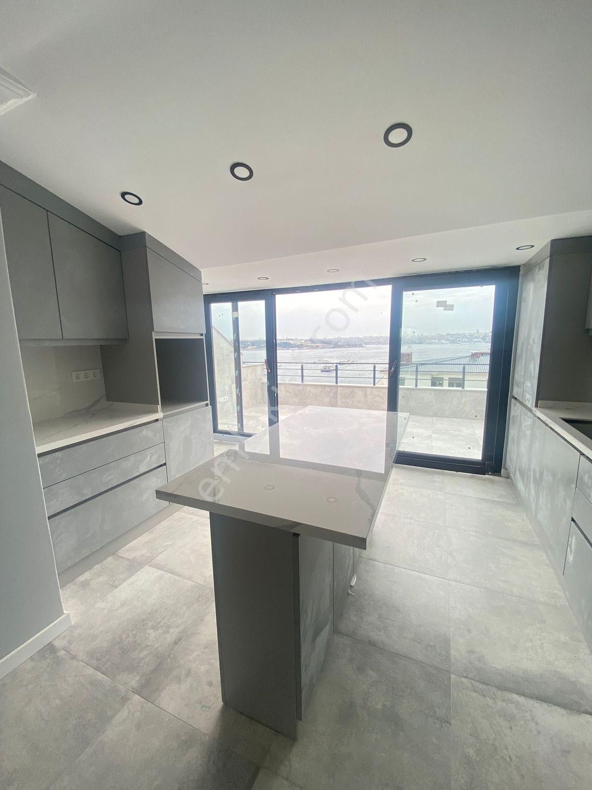 Üsküdar Selimiye'de Otoparklı, Kapanmaz Manzaralı Dubleks - Görsel 15