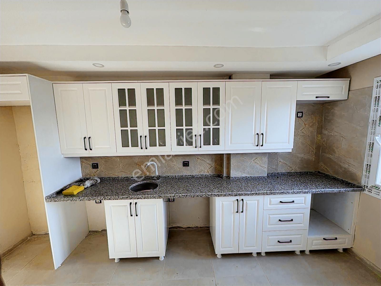 Yesiltepe'de Yenı Yapı Balkonlu Cok Geniş Ebeveynli 3+1 K.mutfak - Görsel 3