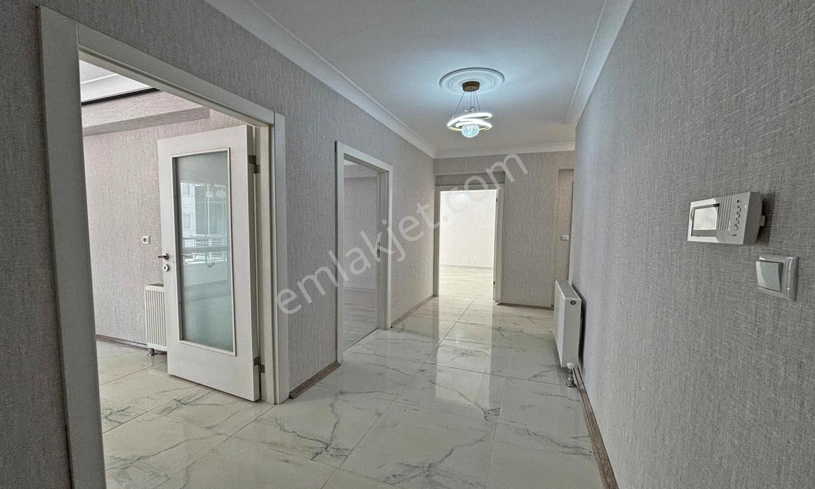 Bulvar'dan Karakaya'da Cadde Yakını Geniş Masrafsız 3+1 Daire!! - Görsel 33