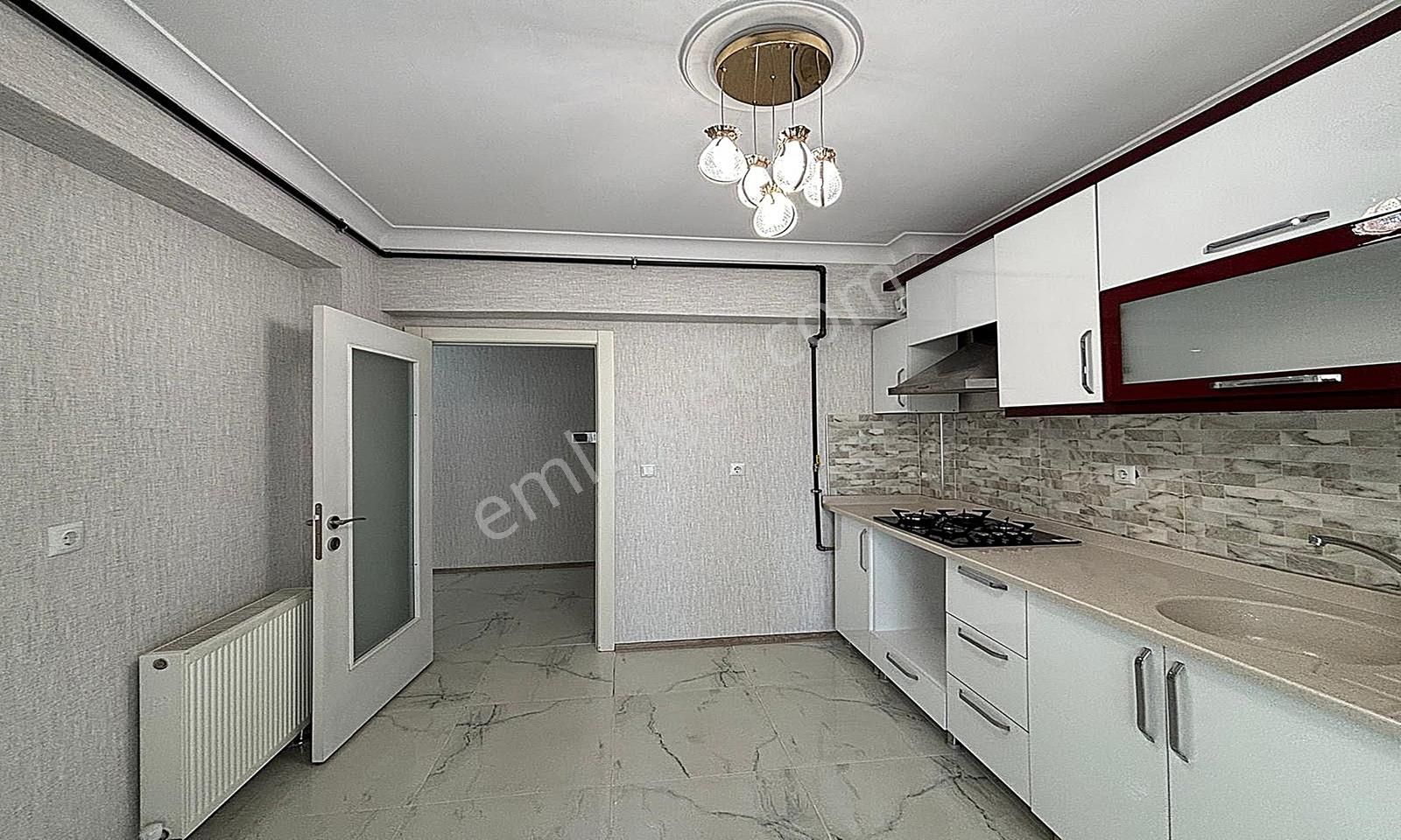 Bulvar'dan Karakaya'da Cadde Yakını Geniş Masrafsız 3+1 Daire!! - Görsel 3