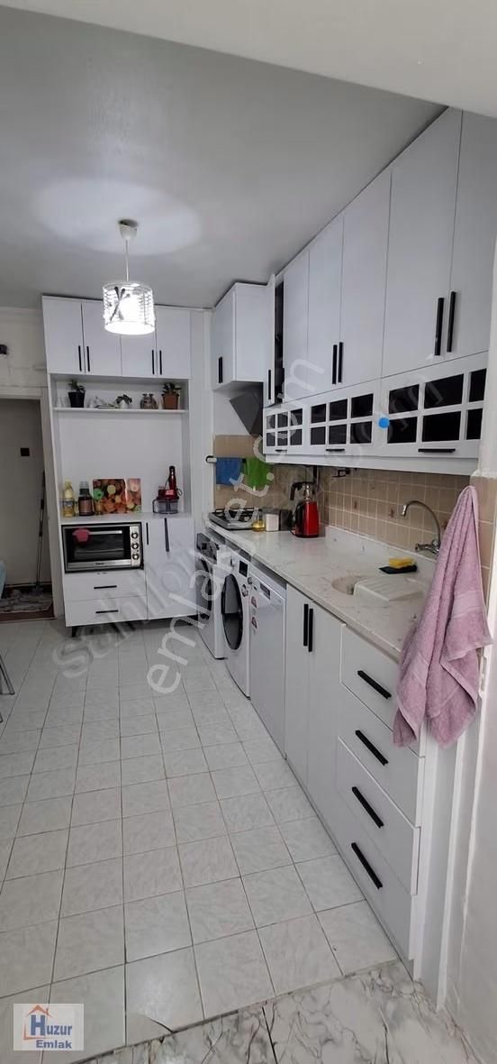 Cumhuriyet Mahallesinde Satılık 2+1 Fırsat Daire..!