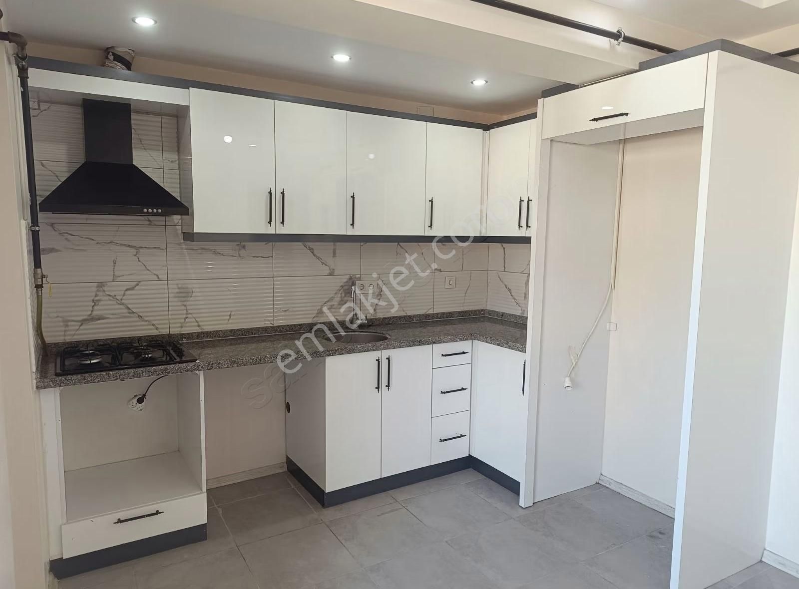 Namıkkemal Mah.de Müstakil Otoparklı Satılık 2+1 Daire