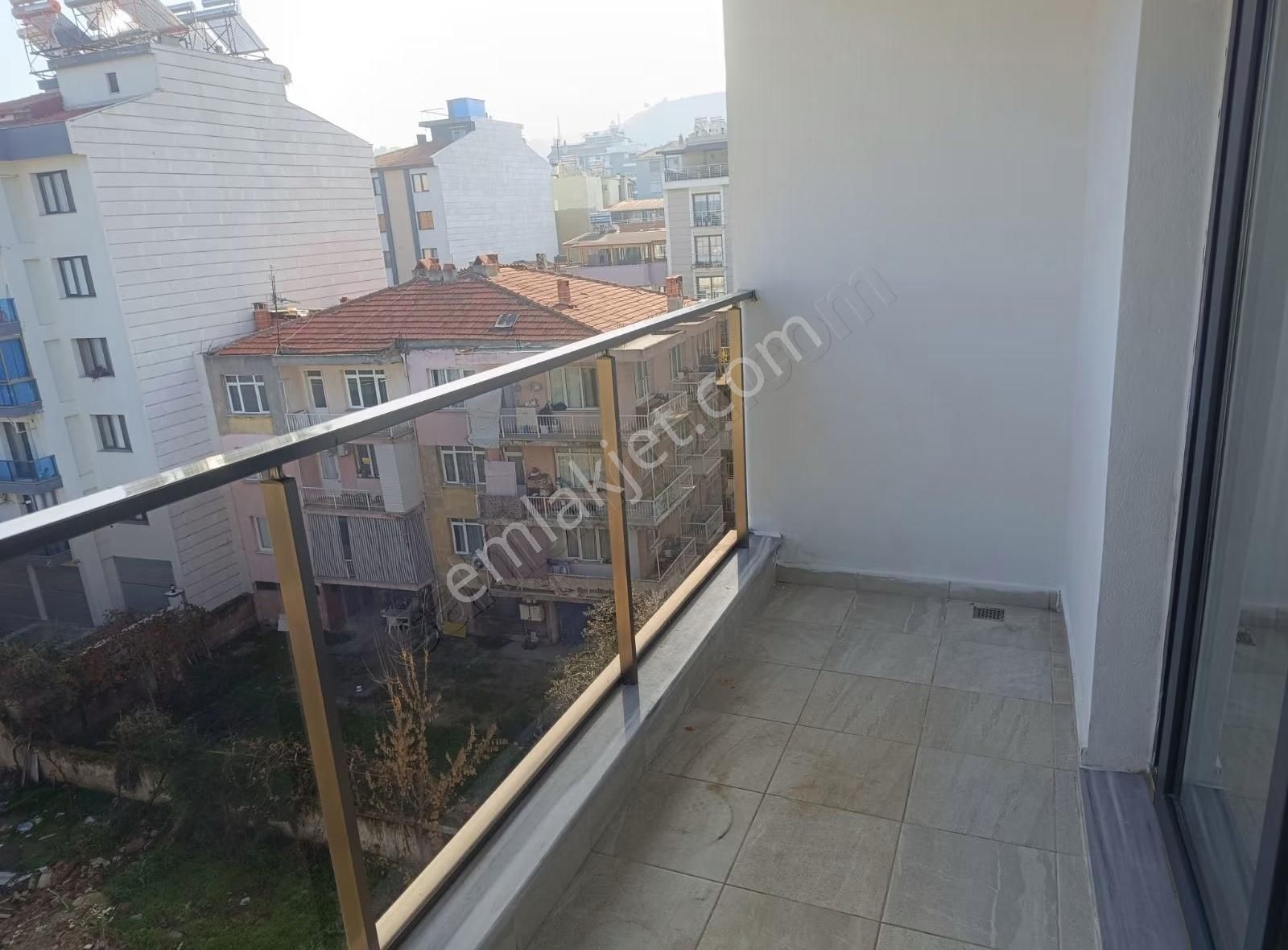 Namıkkemal Mah.de Müstakil Otoparklı Satılık 2+1 Daire - Görsel 4