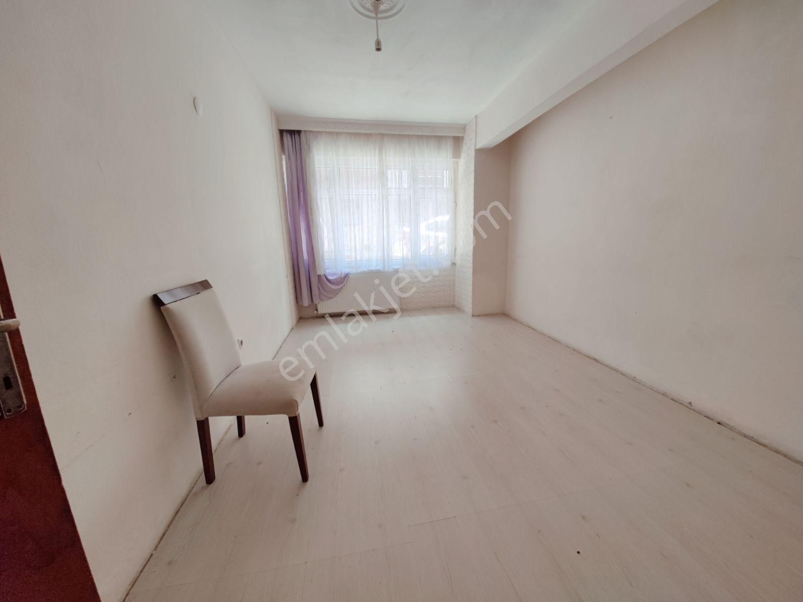 Alp Arslan Lisesine, E-5 Yakin 2+1 90m2 Banyo Wc Ayri Kombili