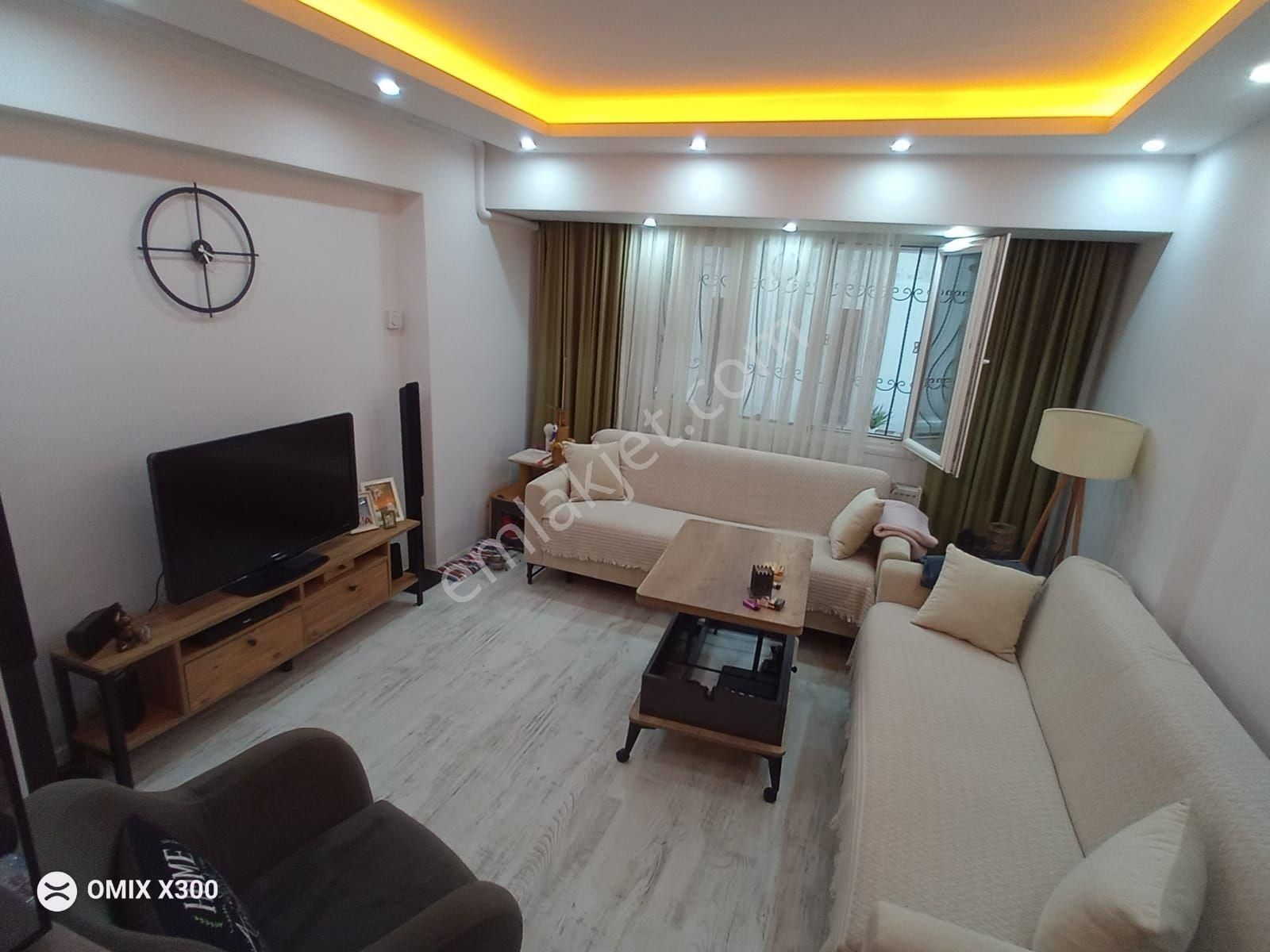 Mithatpaşa Cd Yakını Otoparklı Genç Bina'da 2+1 Ful Yapılı Daire