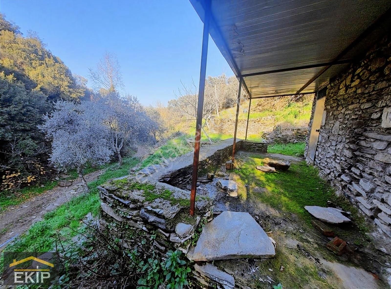 Derekahve Üzeri İçinde Kargır Evı Olan Satılık Bahçe - Görsel 7