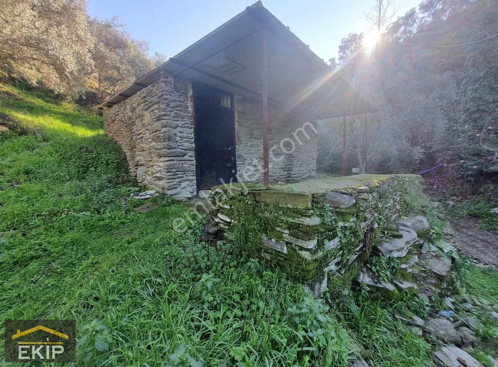 Derekahve Üzeri İçinde Kargır Evı Olan Satılık Bahçe - Görsel 3