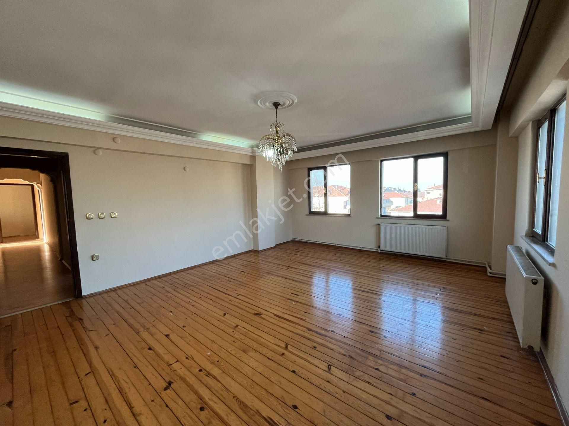 Bir Emlak'tan Şerefiye Mahallesi'nde 3+1 135 M2 Satılık Daire - Görsel 12