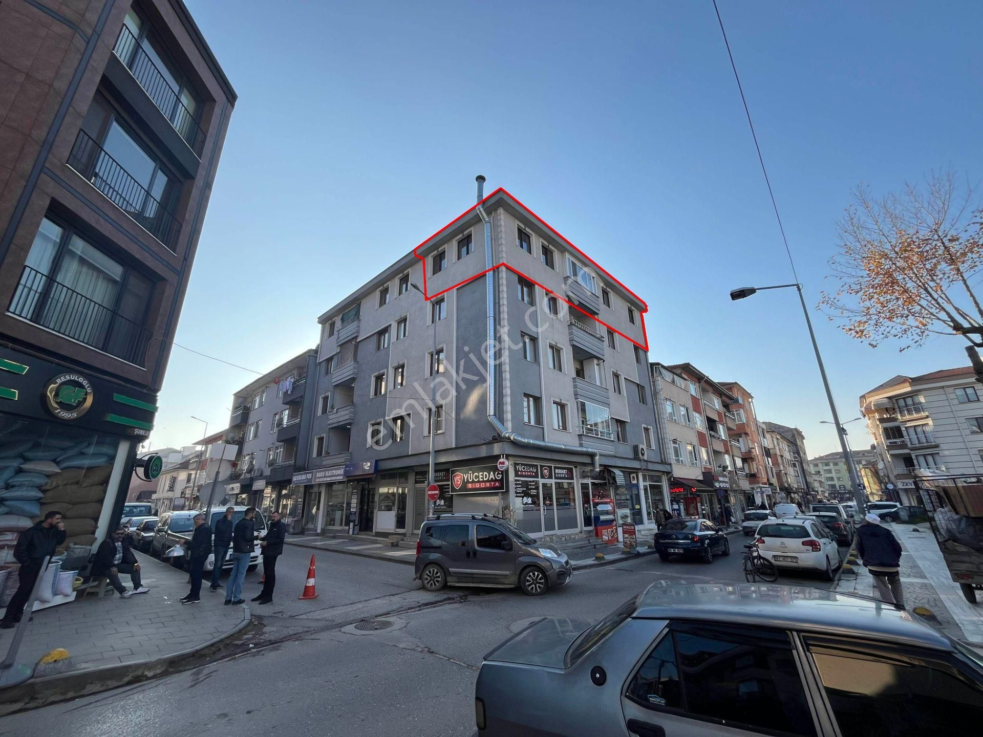 Bir Emlak'tan Şerefiye Mahallesi'nde 3+1 135 M2 Satılık Daire