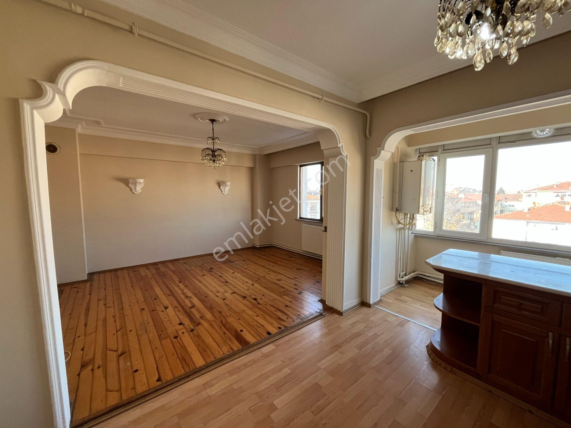 Bir Emlak'tan Şerefiye Mahallesi'nde 3+1 135 M2 Satılık Daire - Görsel 16