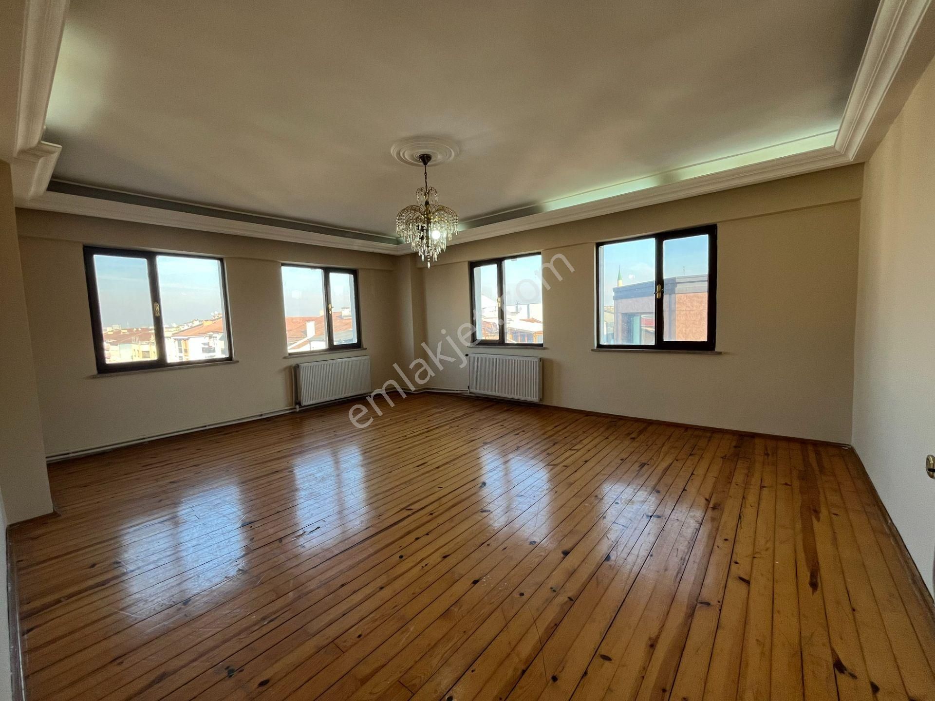 Bir Emlak'tan Şerefiye Mahallesi'nde 3+1 135 M2 Satılık Daire - Görsel 11