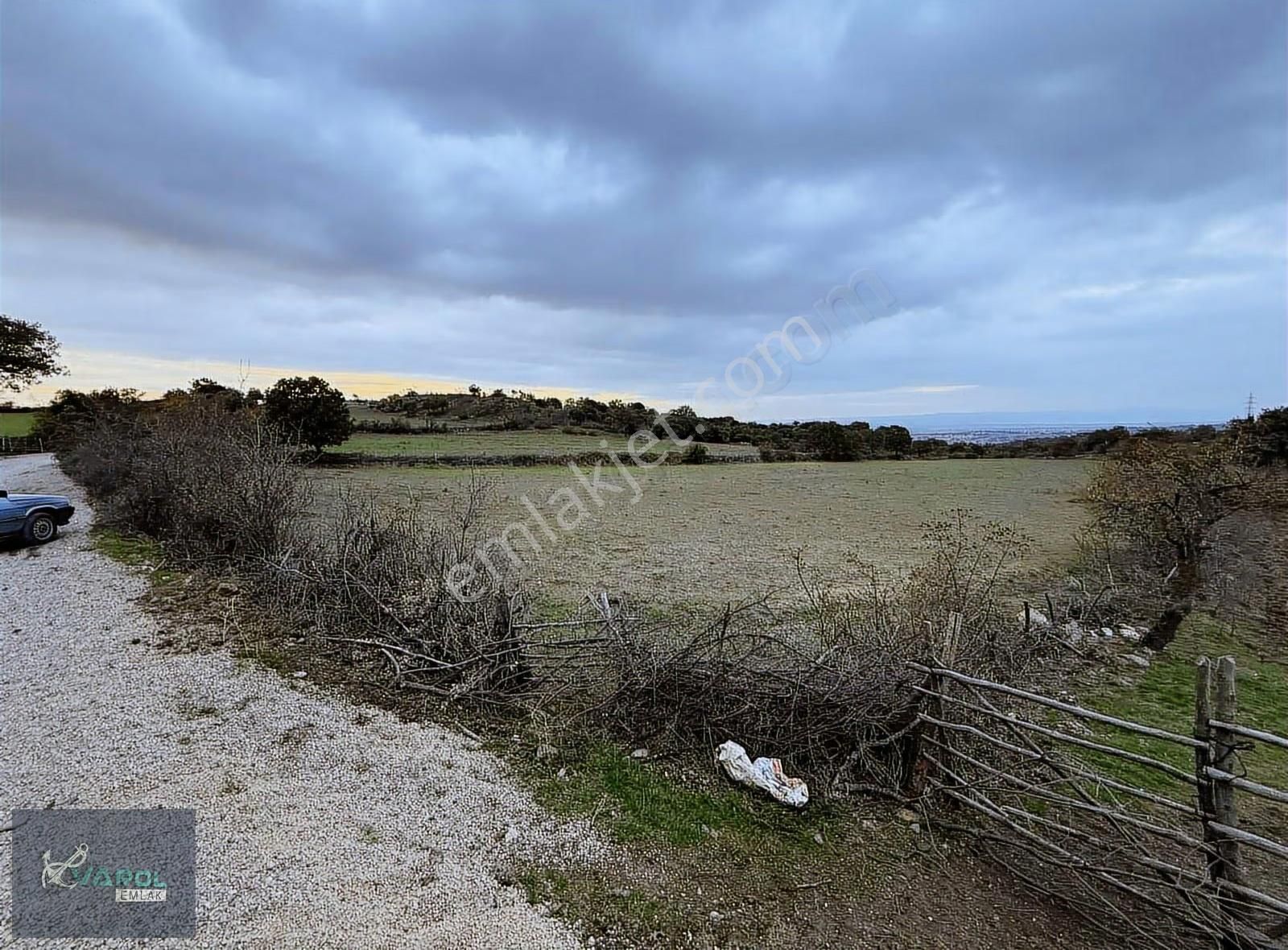 Süleyman Köyde 9000m² Kadastro Yolu Olan Tarla - Görsel 24