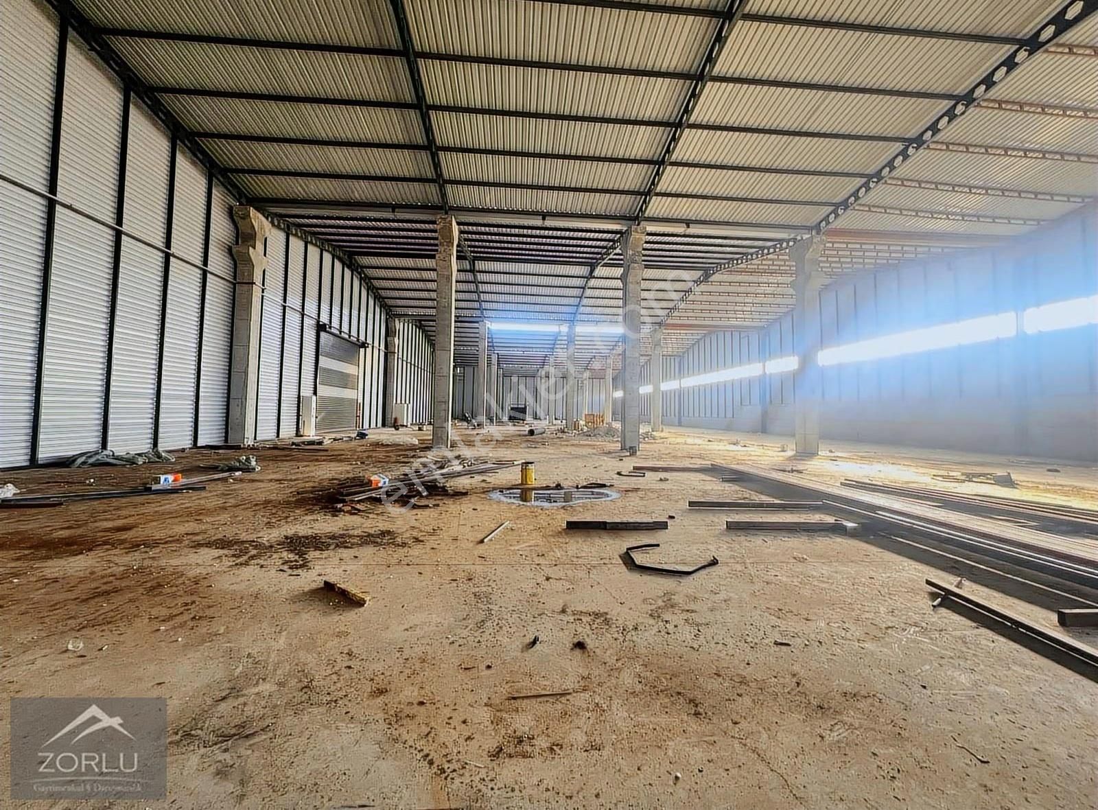 Zorlu'dan E-5 Üzeri Kiralık Depo Fabrika 4000 M2 Kapalı 1000açık