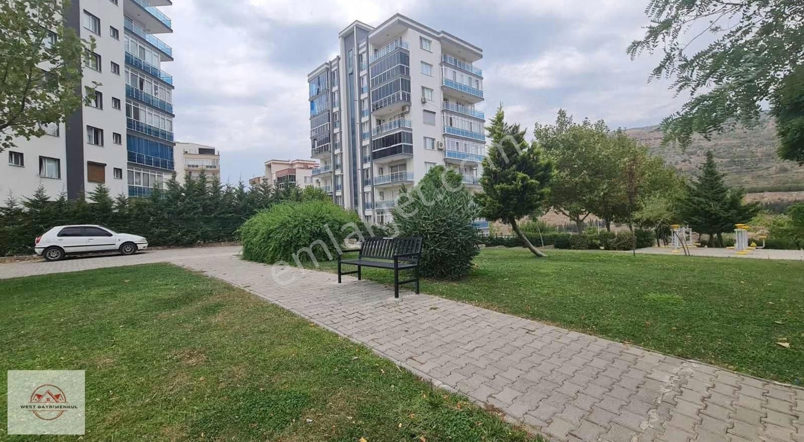 Bornova Evka 4'te Satılık Kapalı Mutfaklı 135m² 3+1 Daire