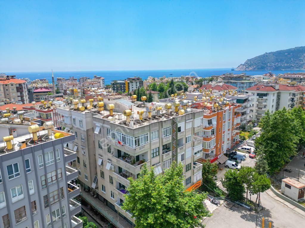 Alanya Yalı Taksi Cadde Üzerinde Tespo Market Civ.satılık 3+1 Asansörlü Daire