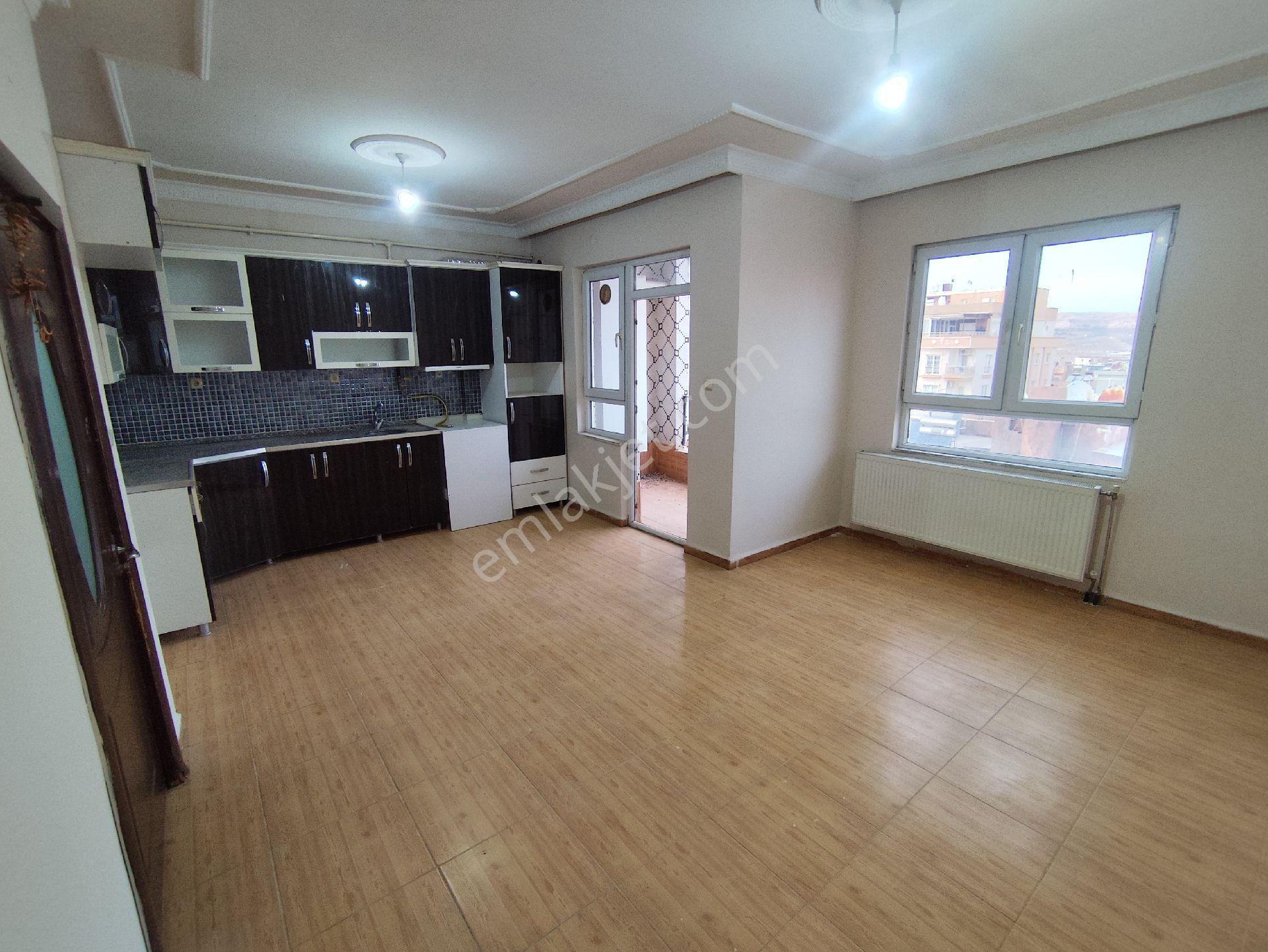 Garanti Emlak'tan 5+1düblex Kiralık Daireler