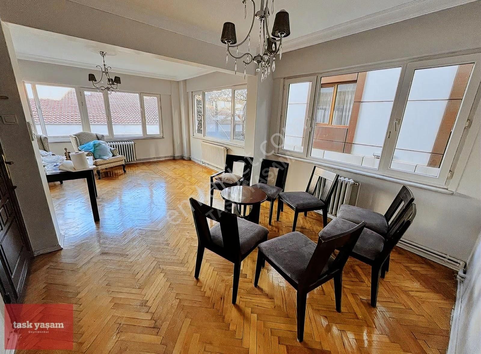 Valikonağına 100metre Yenilenmiş 2.5+1 Kısa Dönem Kiralık Daire - Görsel 13