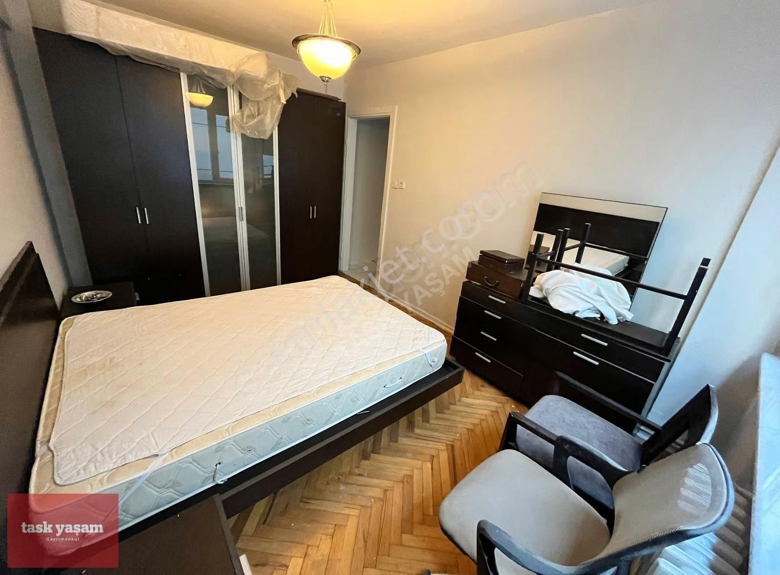 Valikonağına 100metre Yenilenmiş 2.5+1 Kısa Dönem Kiralık Daire - Görsel 3