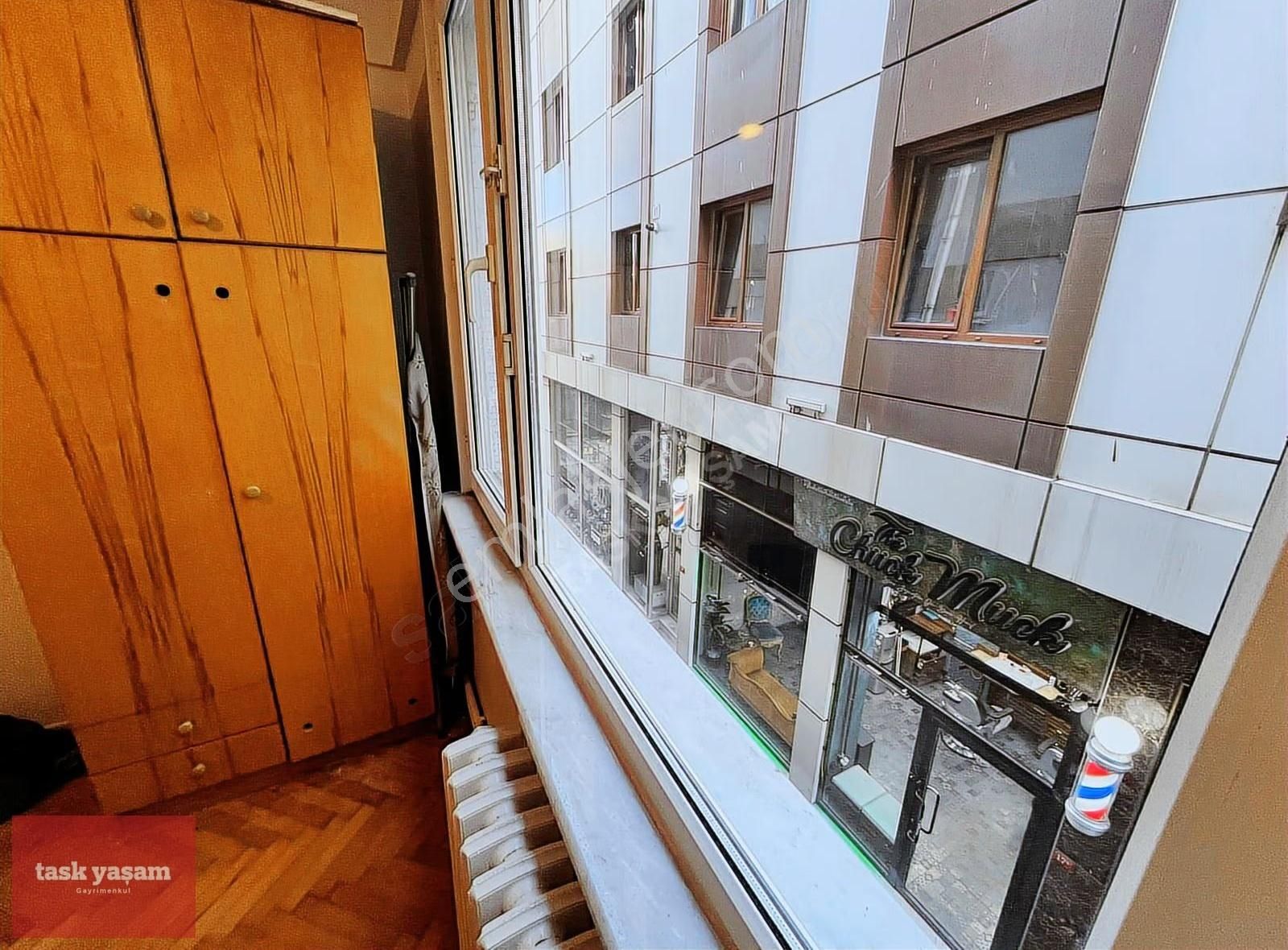 Valikonağına 100metre Yenilenmiş 2.5+1 Kısa Dönem Kiralık Daire - Görsel 8