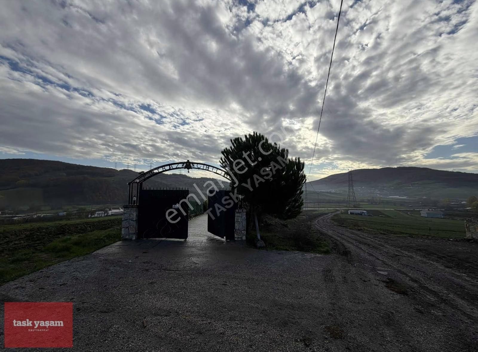 Derince Karagöllü'de 8+2 Özel Yaşam - Muhteşem Arazi - Görsel 11