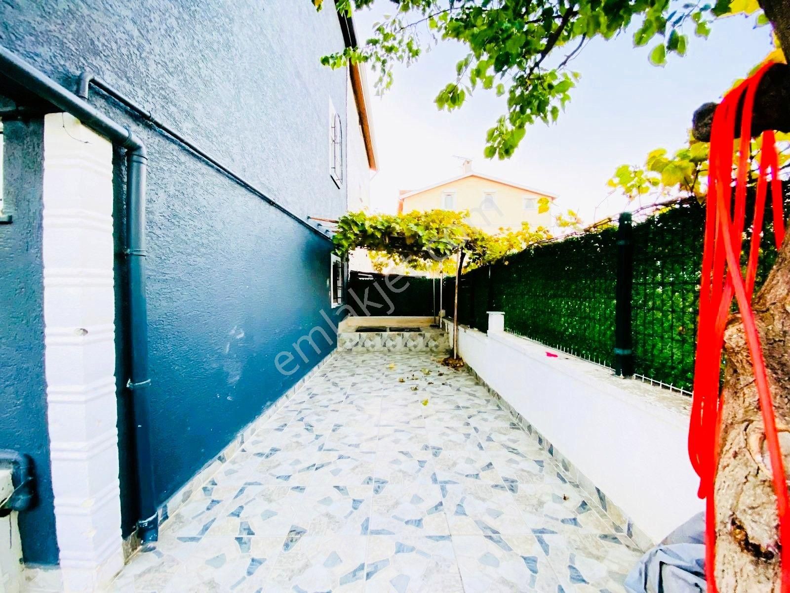 Yeniçiftlikte Kullanıma Hazır Merkezi Konumda Eşyalı 5+1 Villa Yazlık - Görsel 7