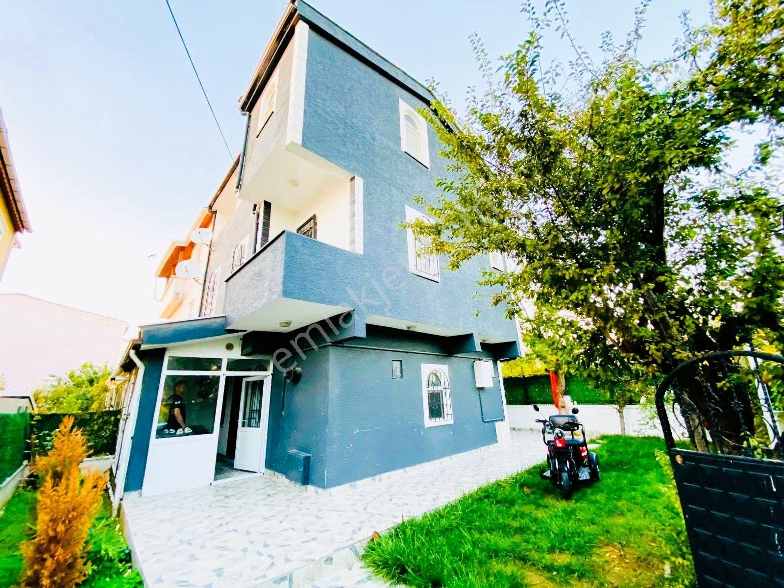 Yeniçiftlikte Kullanıma Hazır Merkezi Konumda Eşyalı 5+1 Villa Yazlık