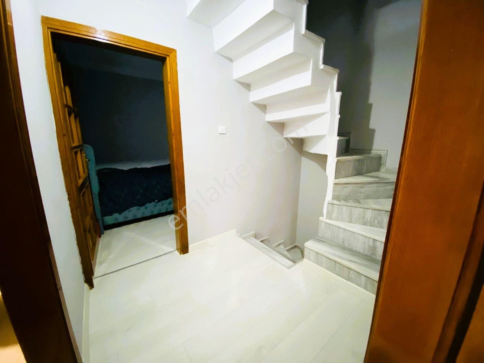 Yeniçiftlikte Kullanıma Hazır Merkezi Konumda Eşyalı 5+1 Villa Yazlık - Görsel 30