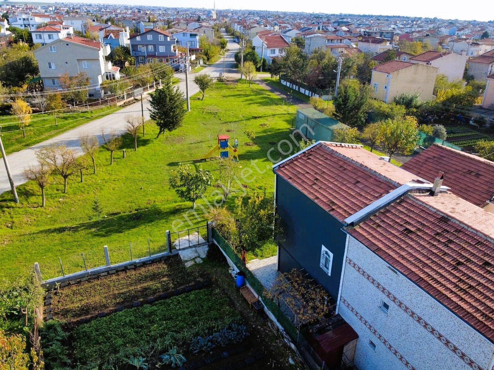 Yeniçiftlikte Kullanıma Hazır Merkezi Konumda Eşyalı 5+1 Villa Yazlık - Görsel 5