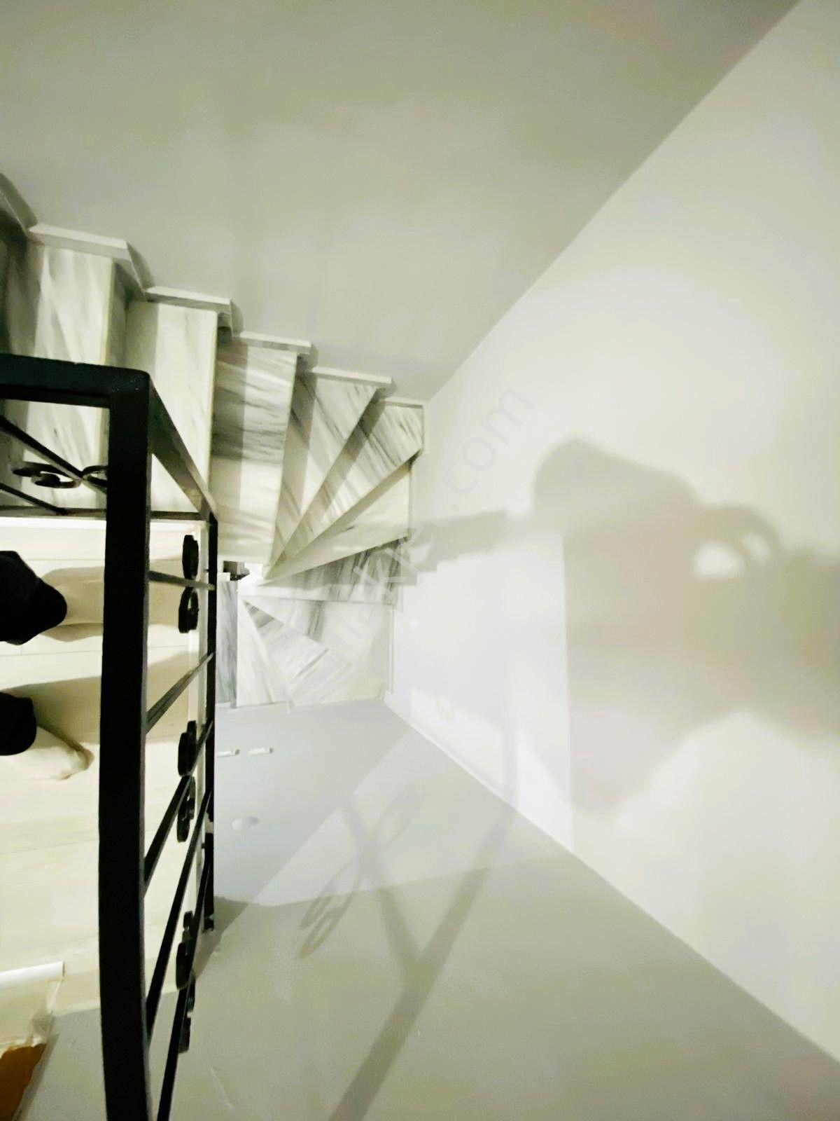 Yeniçiftlikte Kullanıma Hazır Merkezi Konumda Eşyalı 5+1 Villa Yazlık - Görsel 29