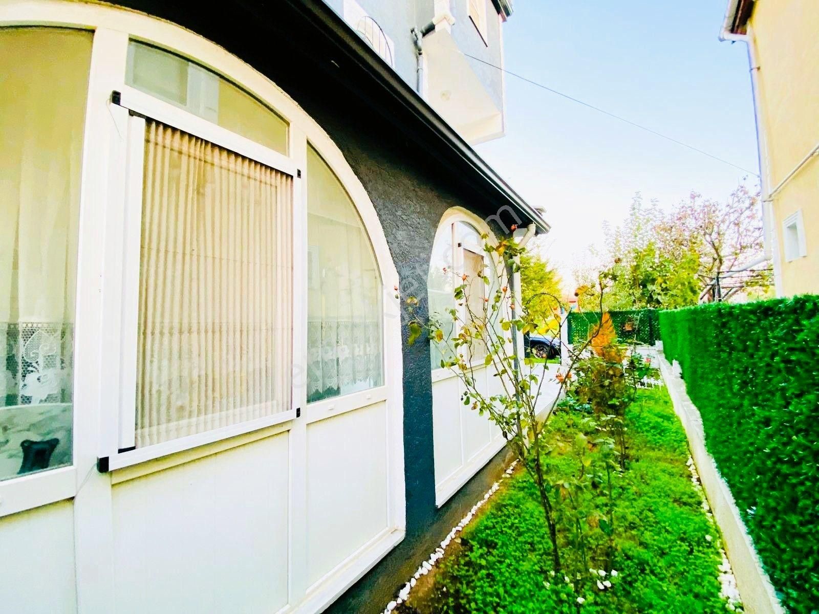 Yeniçiftlikte Kullanıma Hazır Merkezi Konumda Eşyalı 5+1 Villa Yazlık - Görsel 9