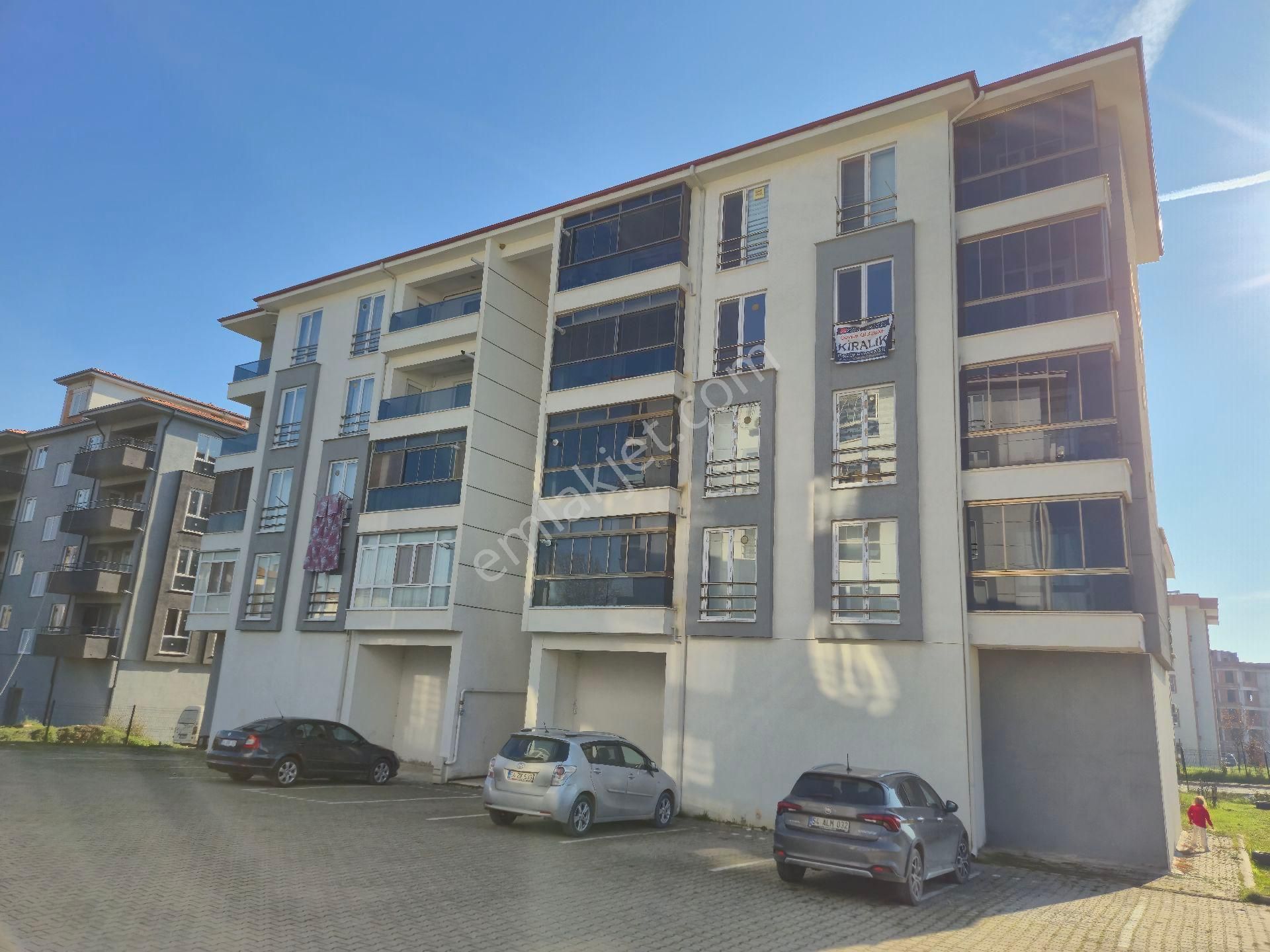 Realty World'dan Adapazarı Korucukta 110m2 2 Balkonlu Arakat 3+1 - Görsel 5